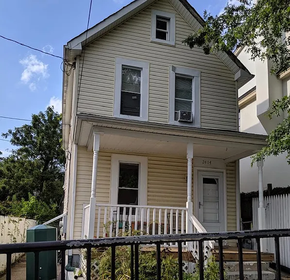 Hamlin Pl NE — Photo 1