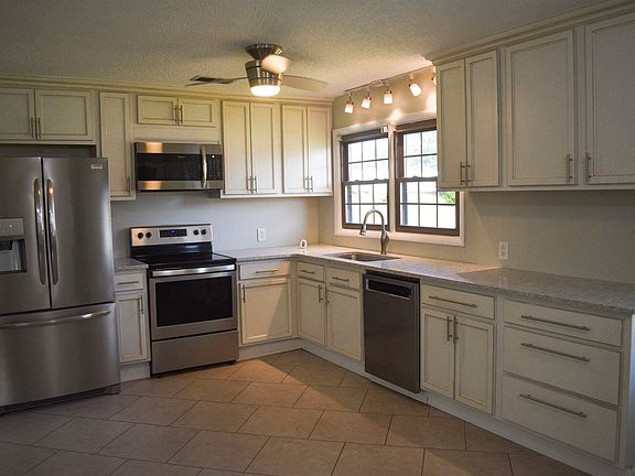 5th image of 2703 Salem Dr