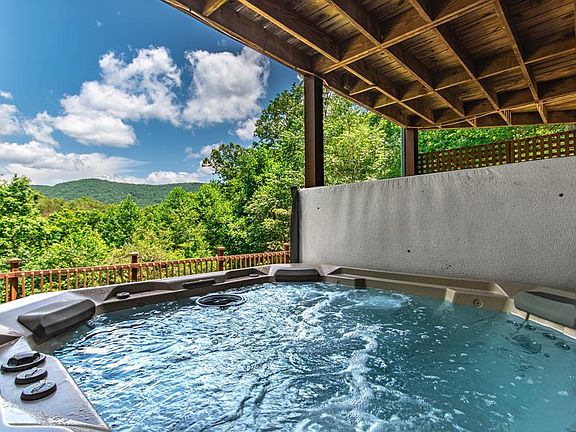 2nd image of 1023 Knollwood Rd