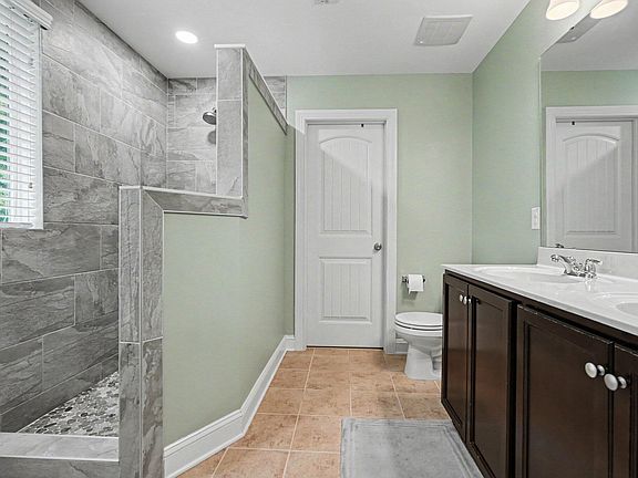 5th image of 221 Willow Weald Ct