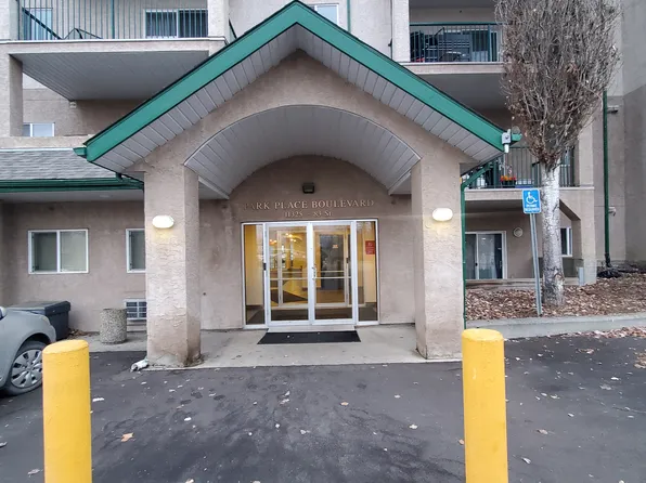 11325 83rd St NW #120, Edmonton, AB T5B 4W5