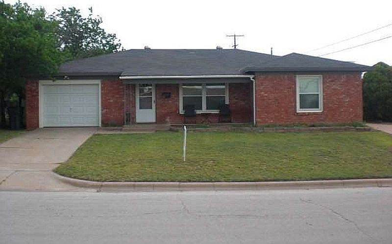 2nd image of 421 W Rogers Dr