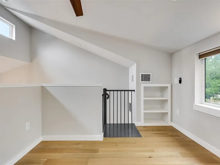 913 Duncan Ln #203 — Photo 16