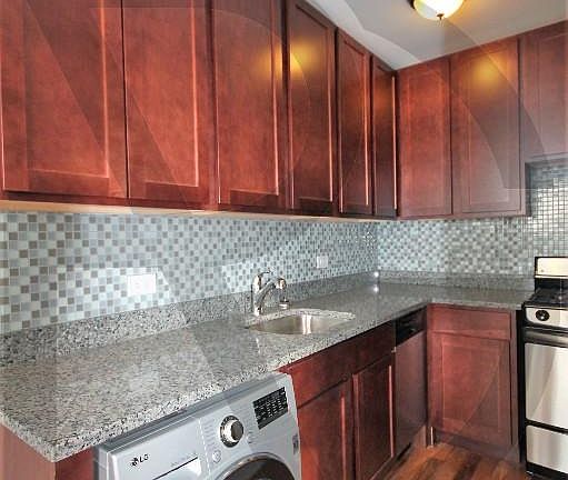 5th image of 550 W Arlington Pl #550804