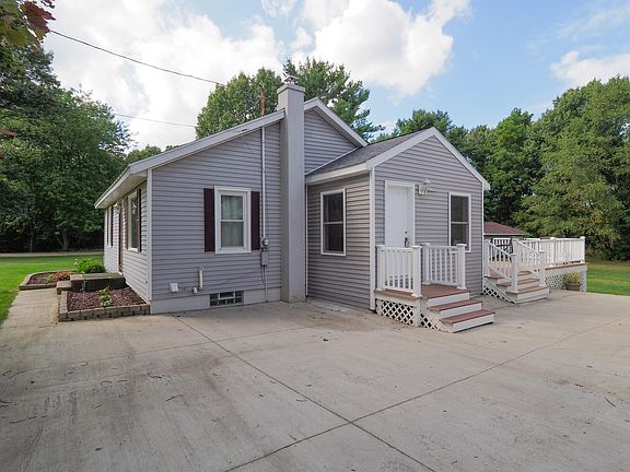 3rd image of 2319 Stanley Ave