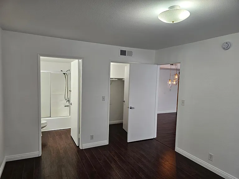 2121 Beloit Ave #312 — Photo 32