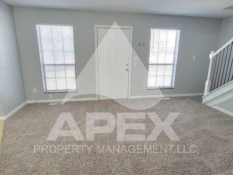 2028 Woodrow Dr — Photo 17