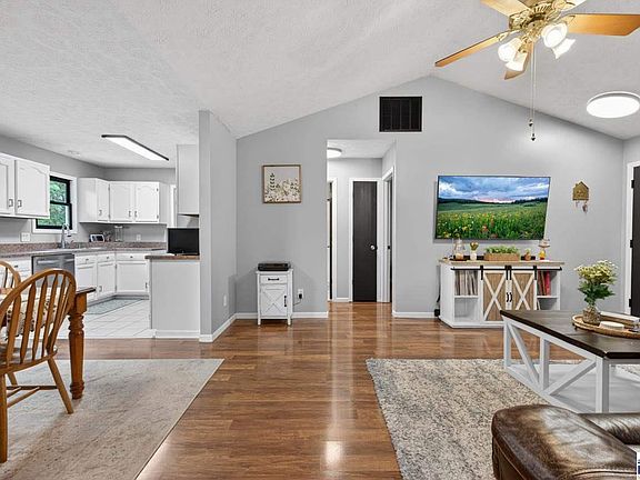 5th image of 2972 Kings Ct