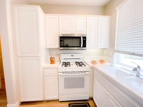 5th image of 2963 W Canyon Ave W