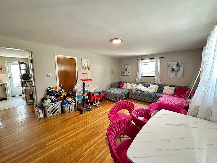1 bed, 1.0 bath, 700 sqft, $2,200 — Photo 4