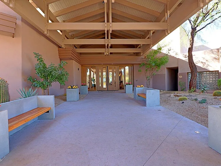 6803 E Eagle Feather Rd — Photo 37