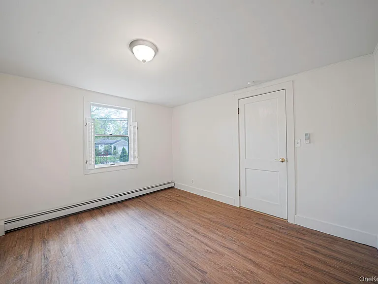 32 Dewey St — Photo 12