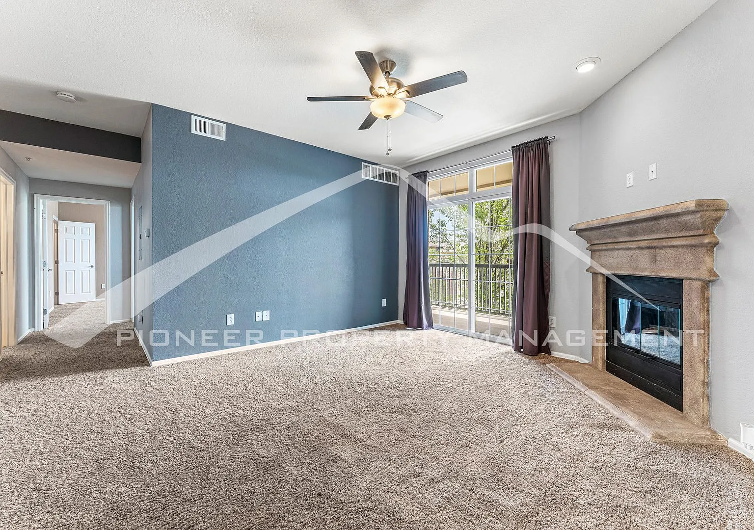Spacious Condo with central AC and 2 Included Parking Spaces. — Photo 2