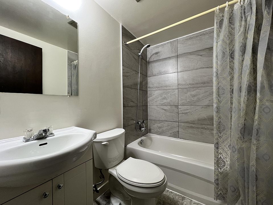 2nd image of 2277 Cornwall St #3