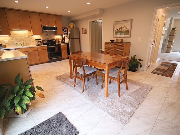 2nd image of 8514 Canterbury Sq W