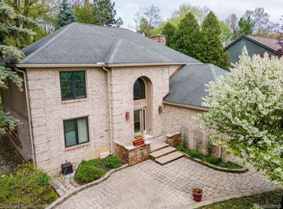 2196 Reagan Dr, Rochester Hills, MI 48309
