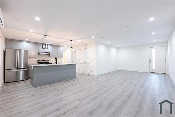 522 W 168th St — Photo 3