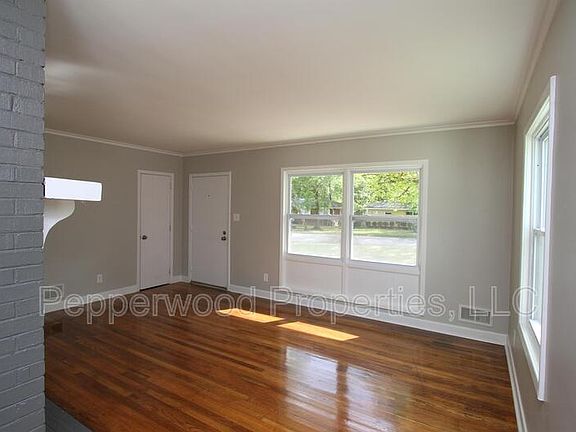 3rd image of 115 1st Ave