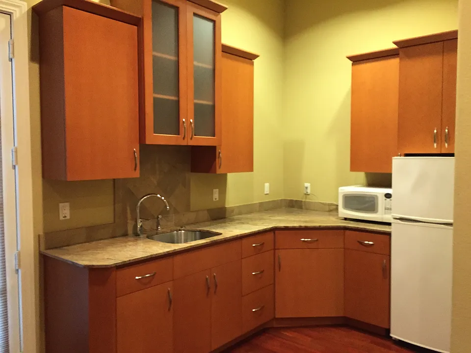 kitchenette (no stove)