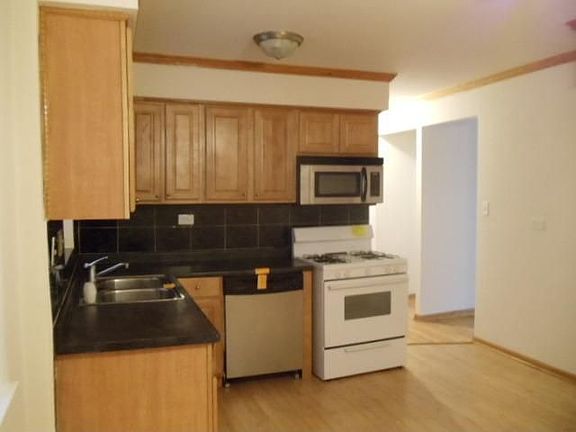 5th image of 8626 W Berwyn Ave Unit 1N