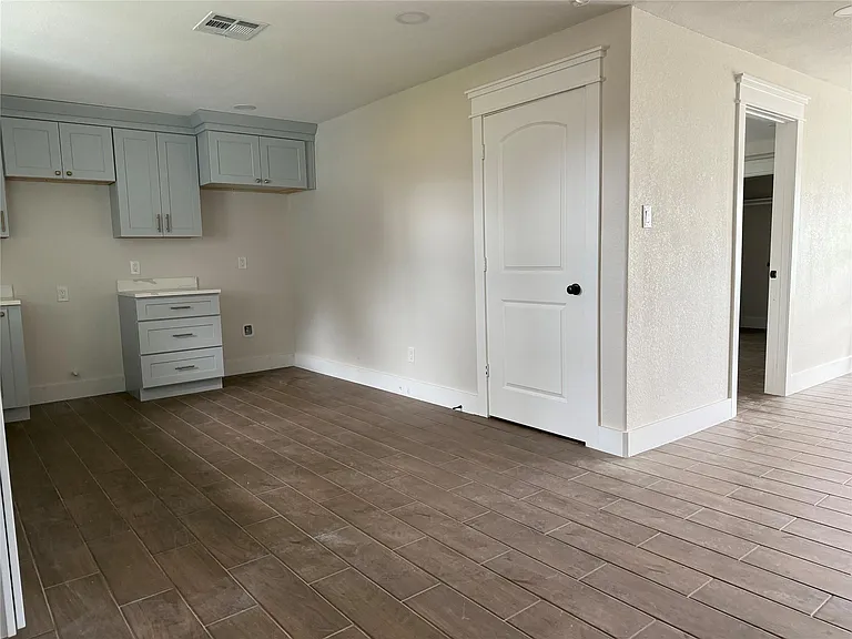 5924 Honeysuckle Dr — Photo 7