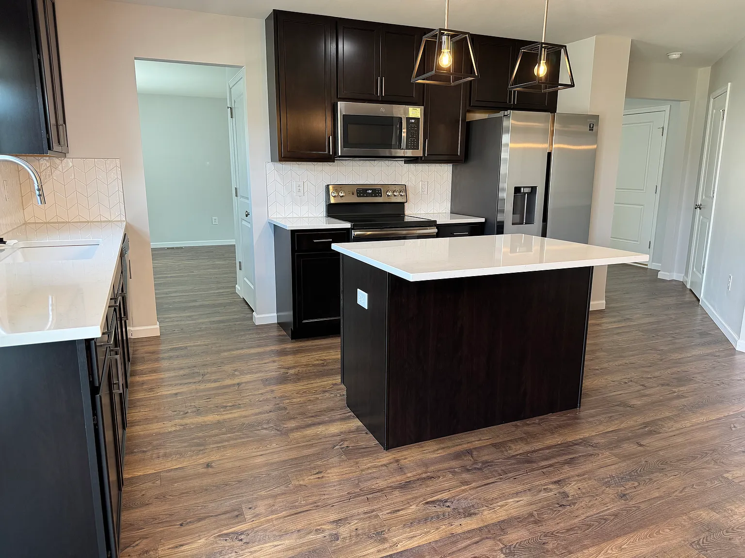 3 bed, 1800 sqft, $2,445 — Photo 4