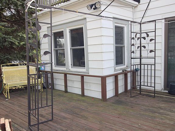 4th image of 1043 Lake Michigan Dr NW