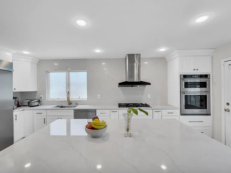 290 Mohegan Way — Photo 11