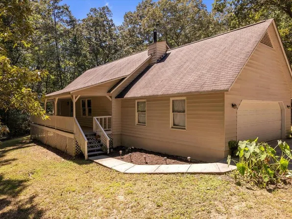 1200 Percheron Dr NW, Dalton, GA 30720