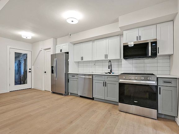 5th image of 341 E 51st St