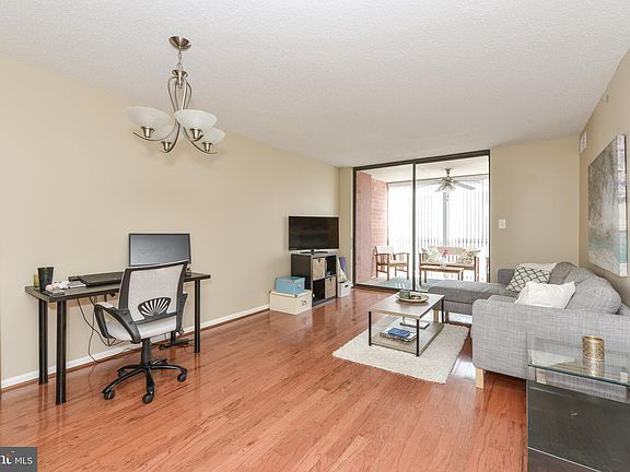 2nd image of 1024 N Utah St APT 322