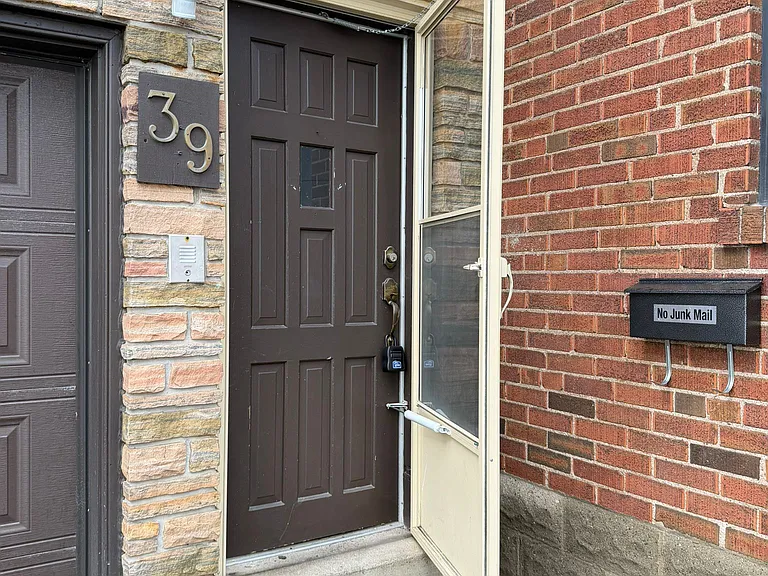 39 Johnston Ave #BSMNT — Photo 2