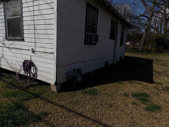 4th image of 227 E 38th St