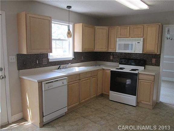 4th image of 6010 Scots Bluff Dr