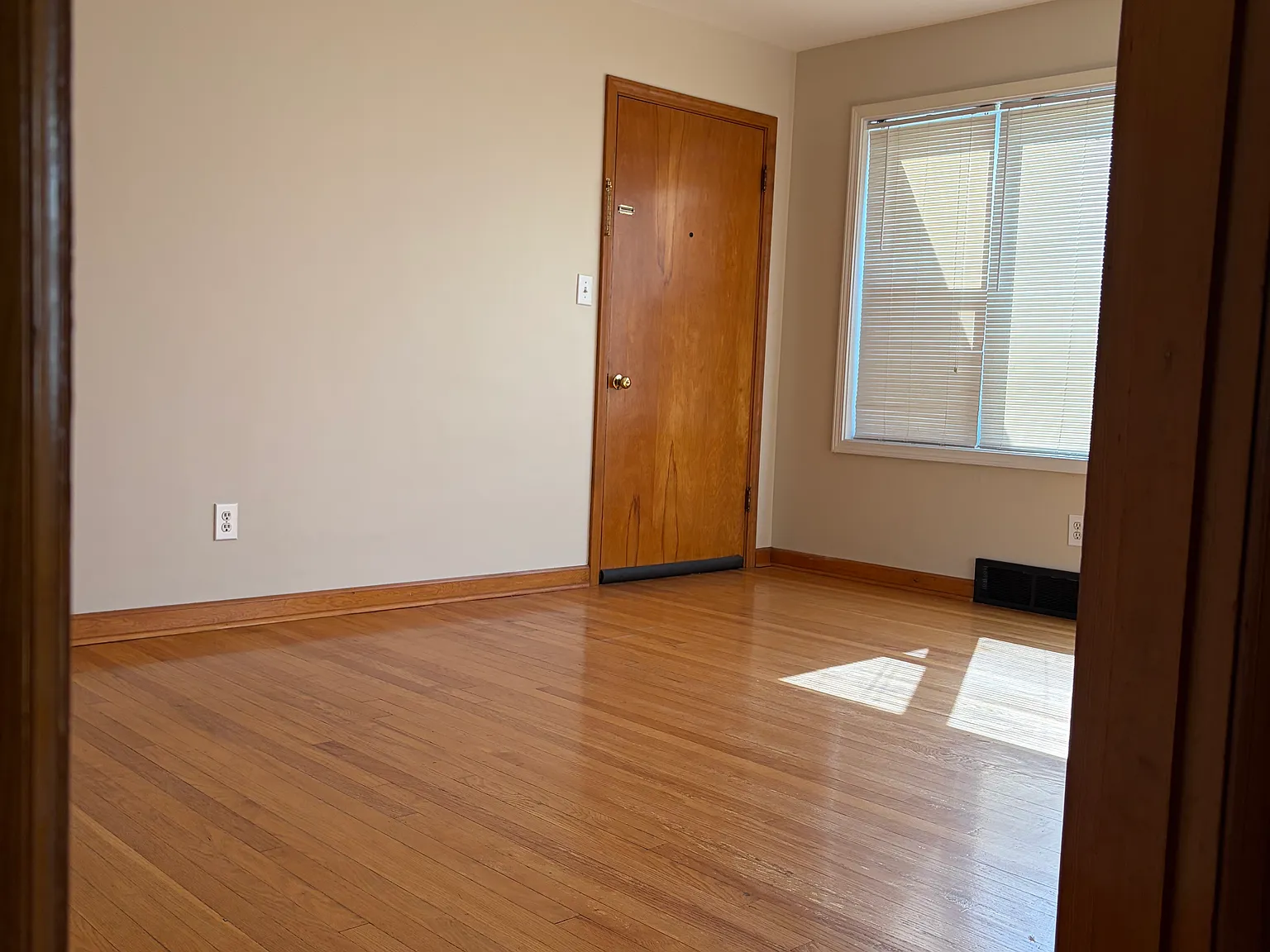 2 bed, $1,000 — Photo 3