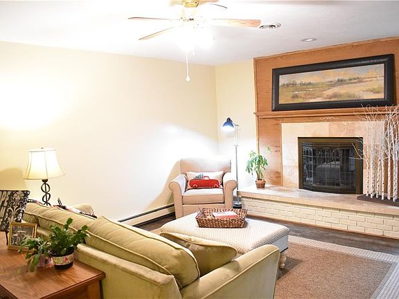 2nd image of 32656 Carriage Ln