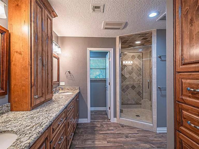 17615 Swansbury Dr — Photo 32