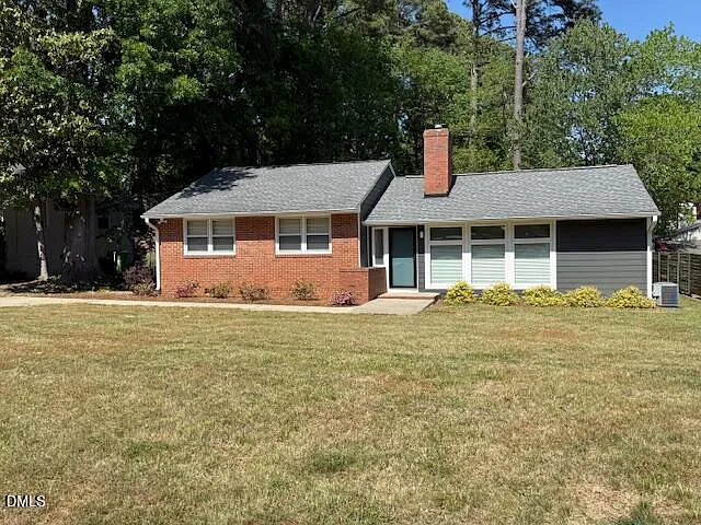 904 Brookwood Dr — Photo 1