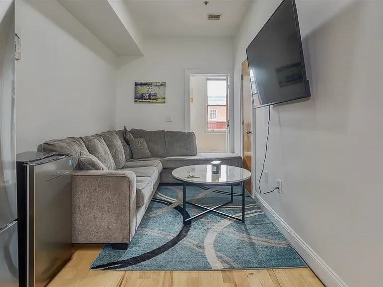 314 Monroe St #8 — Photo 5