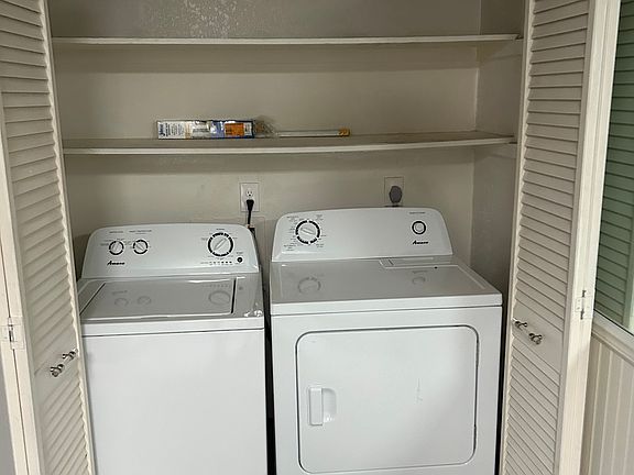5th image of 433 W Blackhawk Dr Unit 3