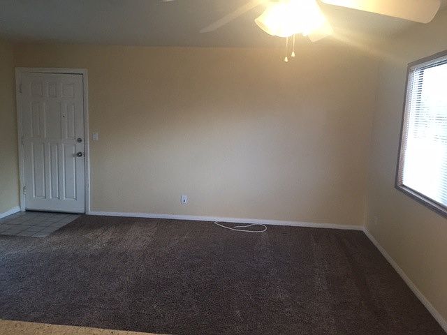 2nd image of 567 Moss St APT B