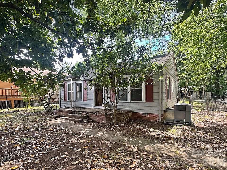 1st image of 2806 Royal Ave