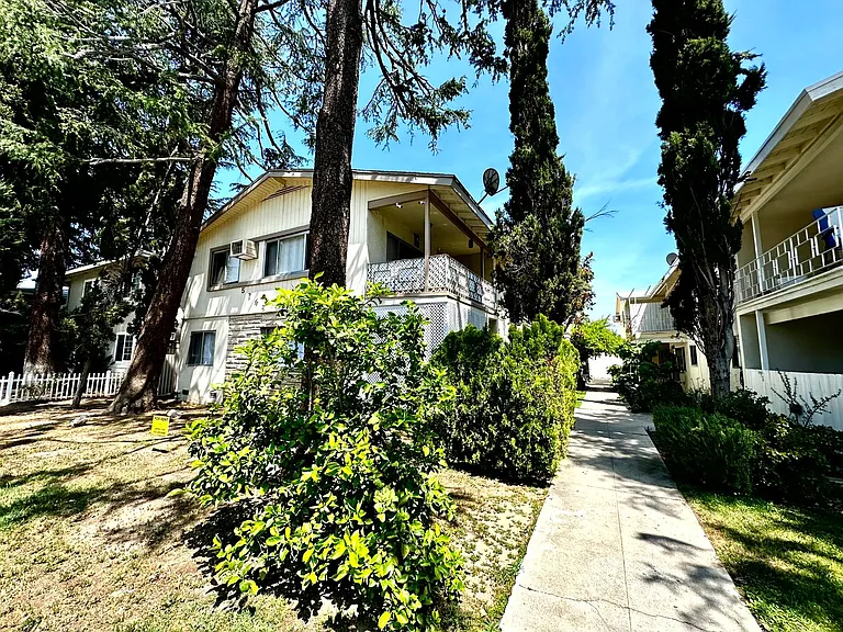 5748 Hazeltine Ave. — Photo 23