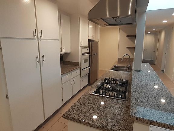 3rd image of 1617 N Poinsettia Pl #3