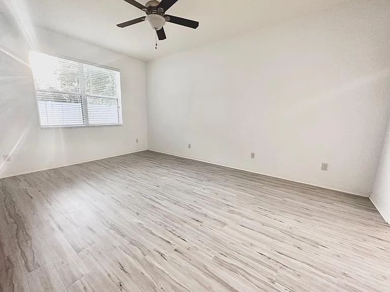 412 Summerlyn Dr — Photo 11