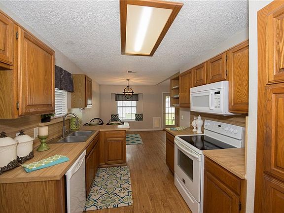 4th image of 6413 Green Ridge Dr