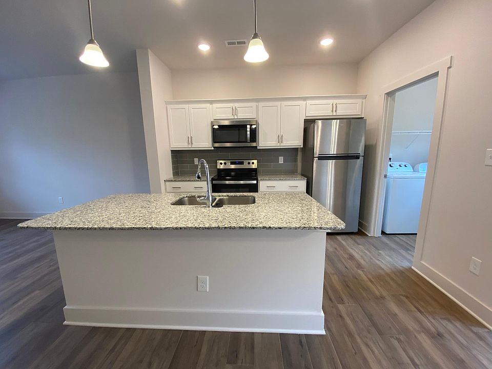 1st image of 2876 Summerfield Dr #149104