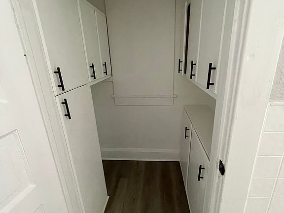 3rd image of 1601 Oakley Ave