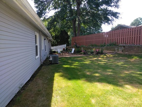 2nd image of 427 Floyd St SE