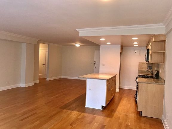 4th image of 210 W 89th St APT 6J